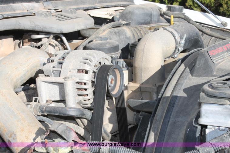 image for item L4474 2006 Ford F350 SuperCrew flatbed pickup truck