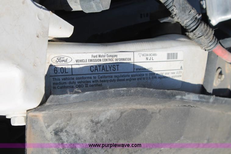 image for item L4474 2006 Ford F350 SuperCrew flatbed pickup truck