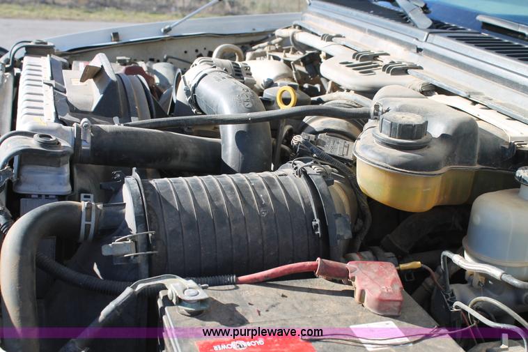 image for item L4474 2006 Ford F350 SuperCrew flatbed pickup truck