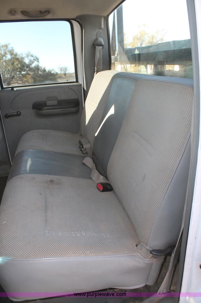 image for item L4474 2006 Ford F350 SuperCrew flatbed pickup truck