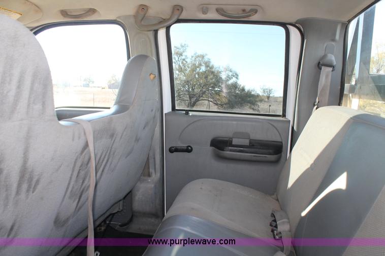 image for item L4474 2006 Ford F350 SuperCrew flatbed pickup truck