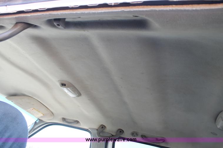 image for item L4474 2006 Ford F350 SuperCrew flatbed pickup truck