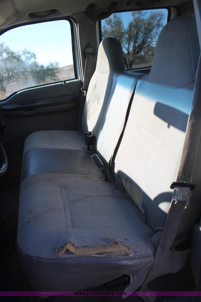 image for item L4474 2006 Ford F350 SuperCrew flatbed pickup truck