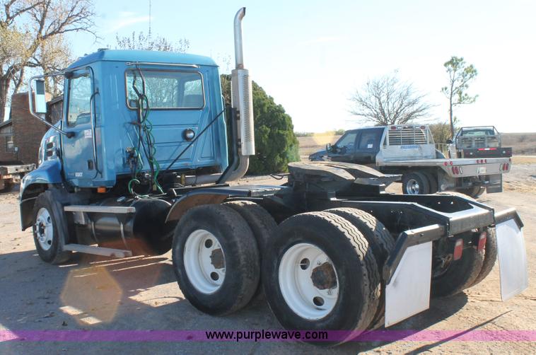image for item L4475 2004 Mack CX613 semi truck