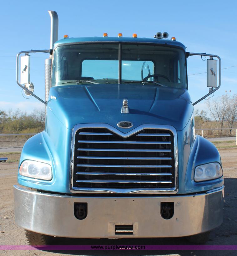 image for item L4475 2004 Mack CX613 semi truck