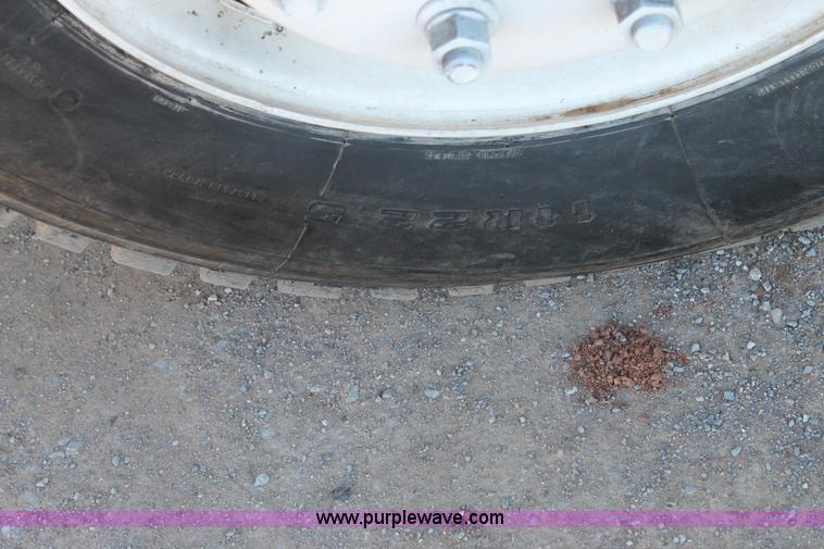 image for item L4475 2004 Mack CX613 semi truck