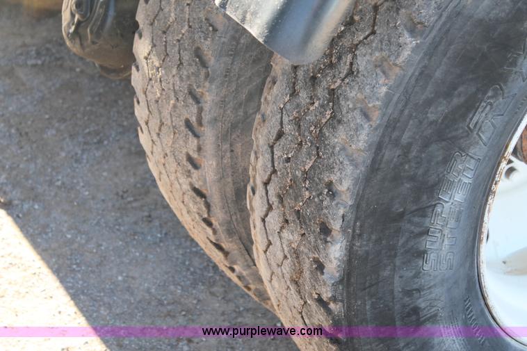 image for item L4475 2004 Mack CX613 semi truck