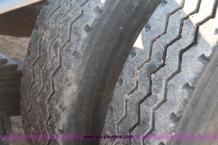 image for item L4475 2004 Mack CX613 semi truck