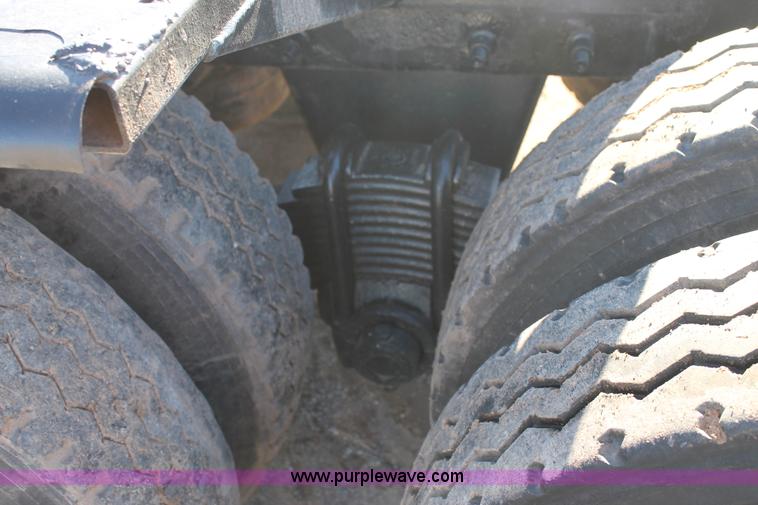 image for item L4475 2004 Mack CX613 semi truck