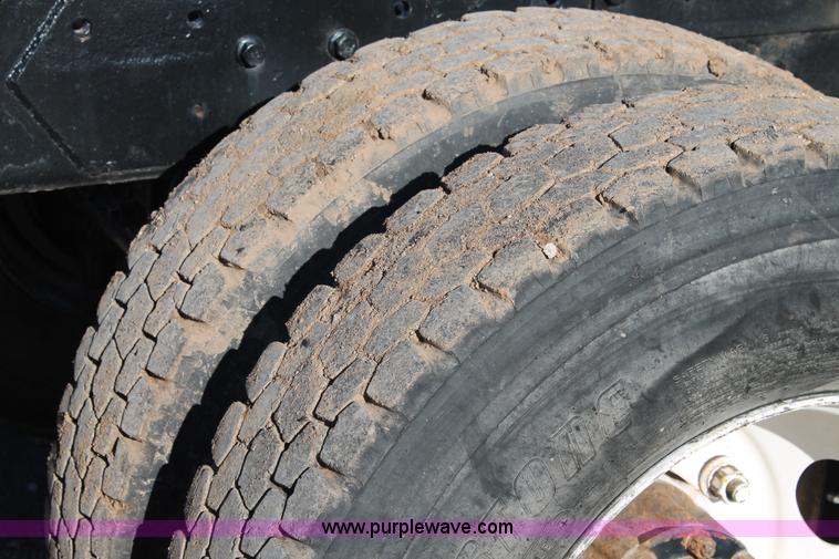 image for item L4475 2004 Mack CX613 semi truck