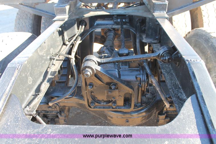 image for item L4475 2004 Mack CX613 semi truck