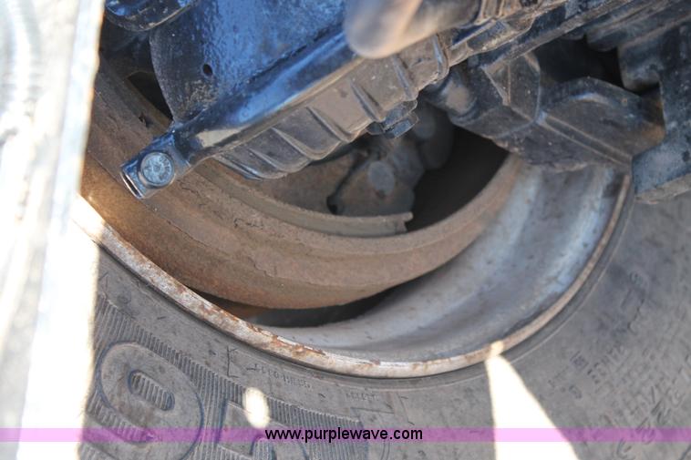 image for item L4475 2004 Mack CX613 semi truck