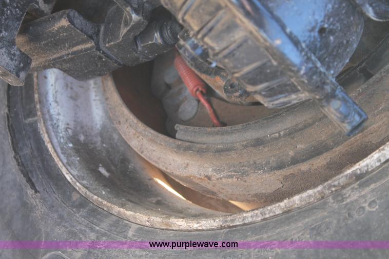 image for item L4475 2004 Mack CX613 semi truck