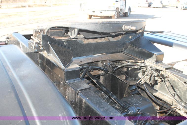 image for item L4475 2004 Mack CX613 semi truck