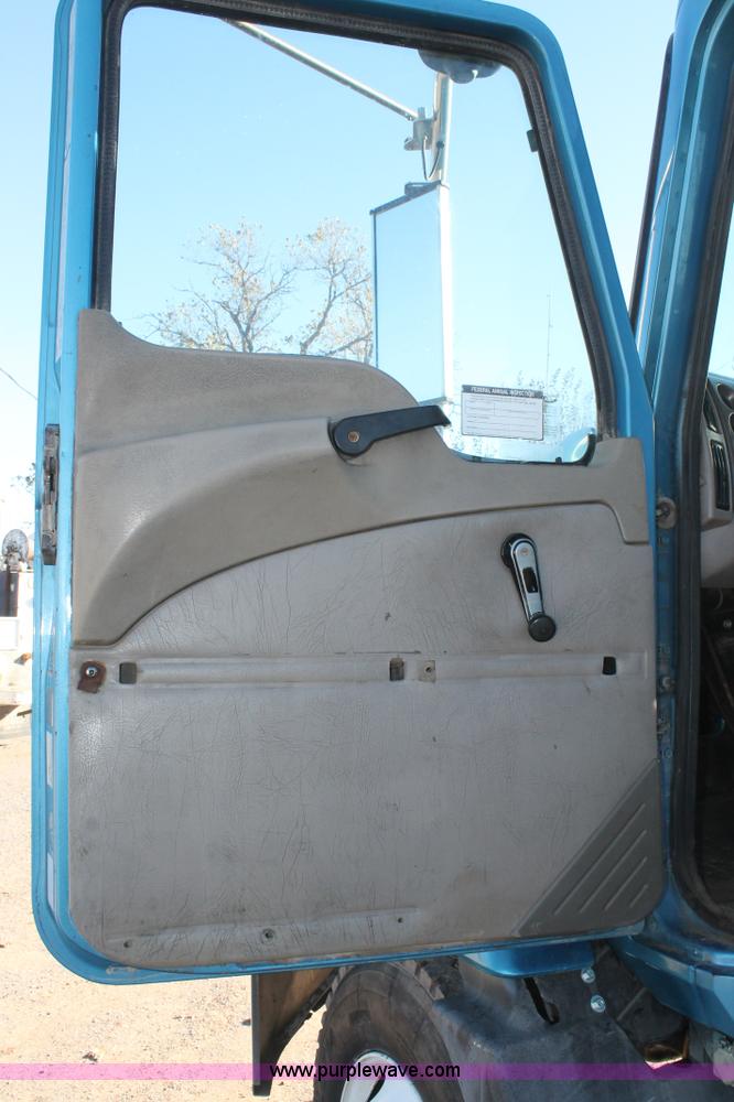 image for item L4475 2004 Mack CX613 semi truck