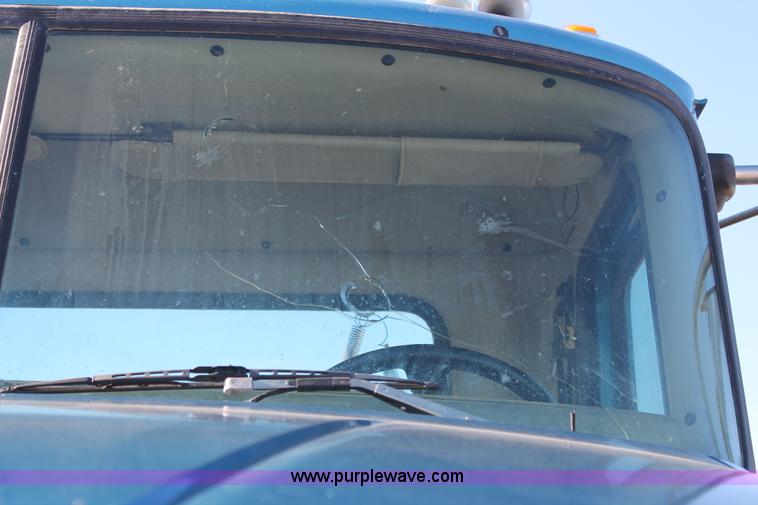 image for item L4475 2004 Mack CX613 semi truck