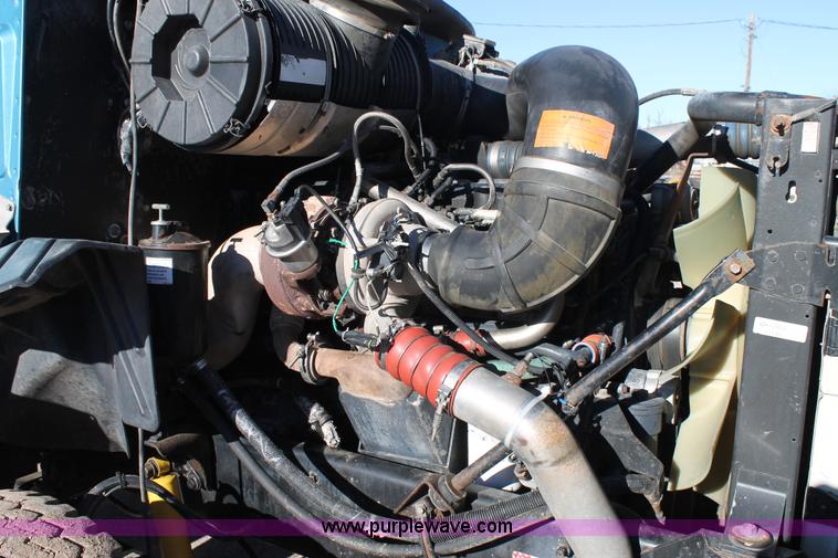 image for item L4475 2004 Mack CX613 semi truck