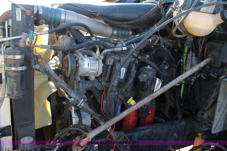 image for item L4475 2004 Mack CX613 semi truck