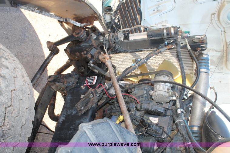 image for item L4475 2004 Mack CX613 semi truck