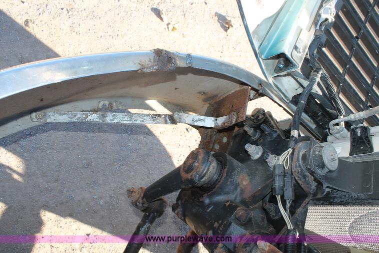 image for item L4475 2004 Mack CX613 semi truck