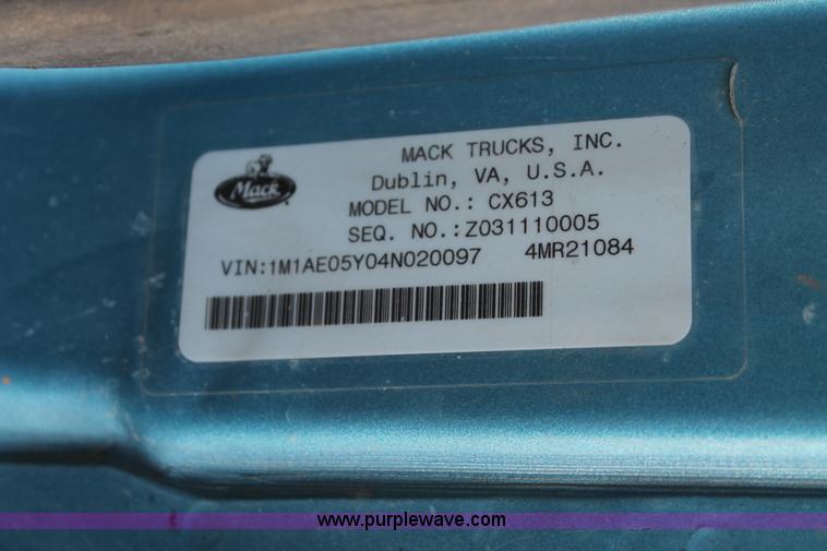 image for item L4475 2004 Mack CX613 semi truck