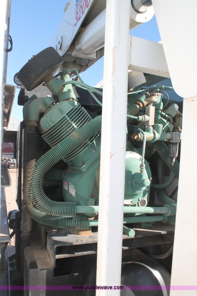 image for item L4476 2005 Chevrolet C5500 service truck