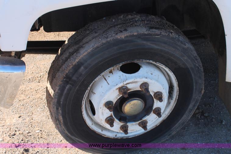 image for item L4476 2005 Chevrolet C5500 service truck