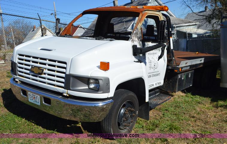 image for item L4508 2006 Chevrolet rollback truck