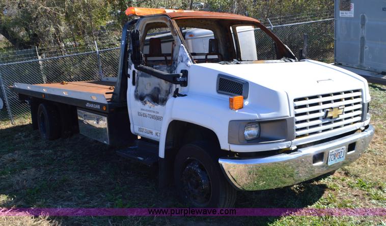 image for item L4508 2006 Chevrolet rollback truck