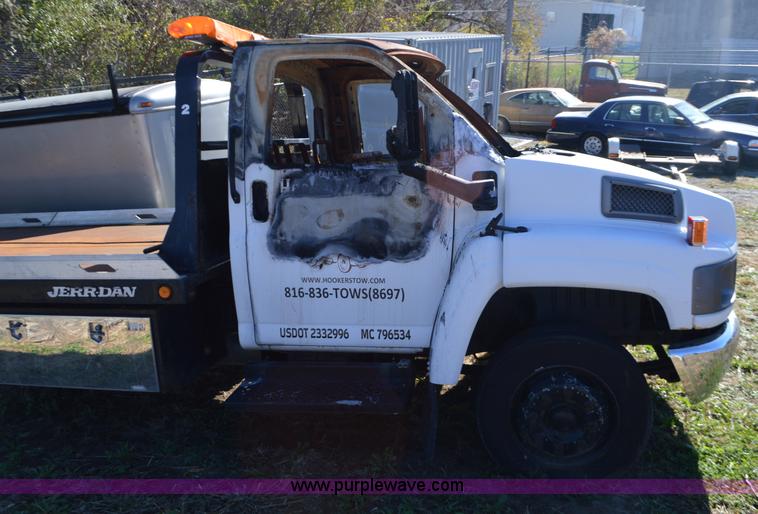 image for item L4508 2006 Chevrolet rollback truck