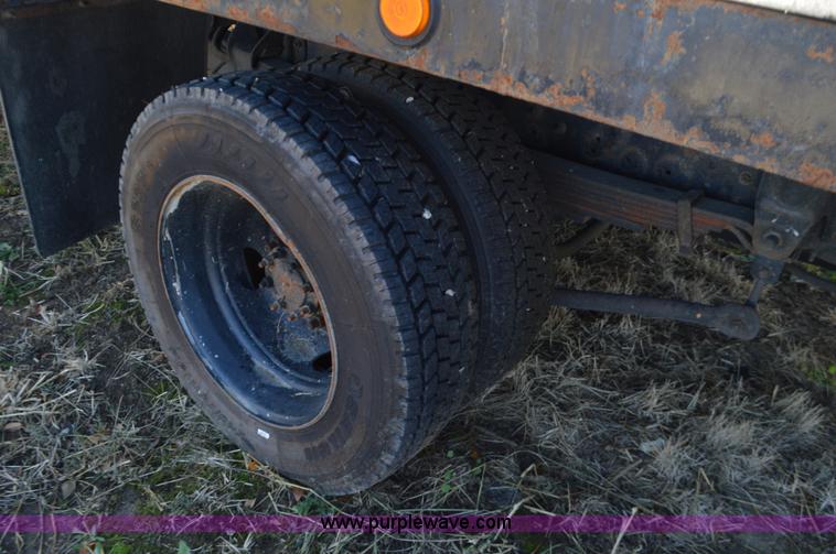 image for item L4508 2006 Chevrolet rollback truck