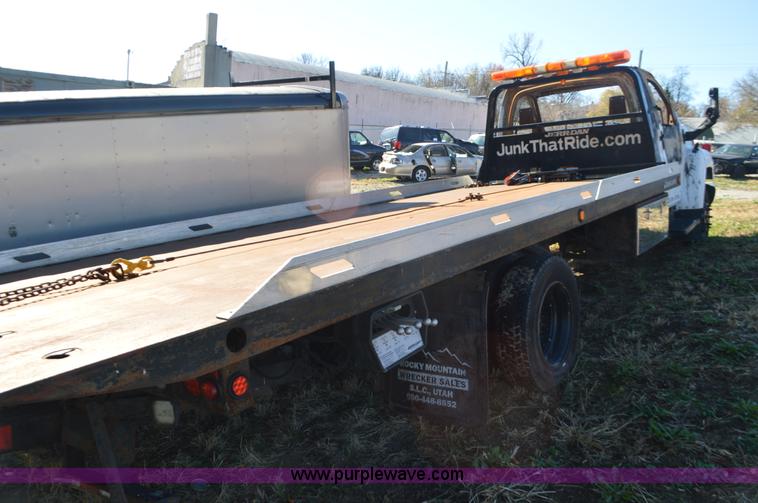 image for item L4508 2006 Chevrolet rollback truck