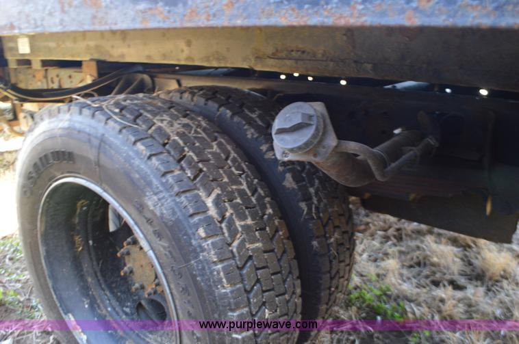 image for item L4508 2006 Chevrolet rollback truck