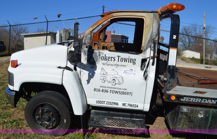 image for item L4508 2006 Chevrolet rollback truck