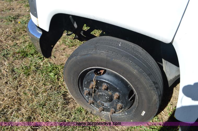 image for item L4508 2006 Chevrolet rollback truck