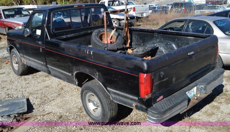 image for item L4510 1994 Ford F150 pickup truck