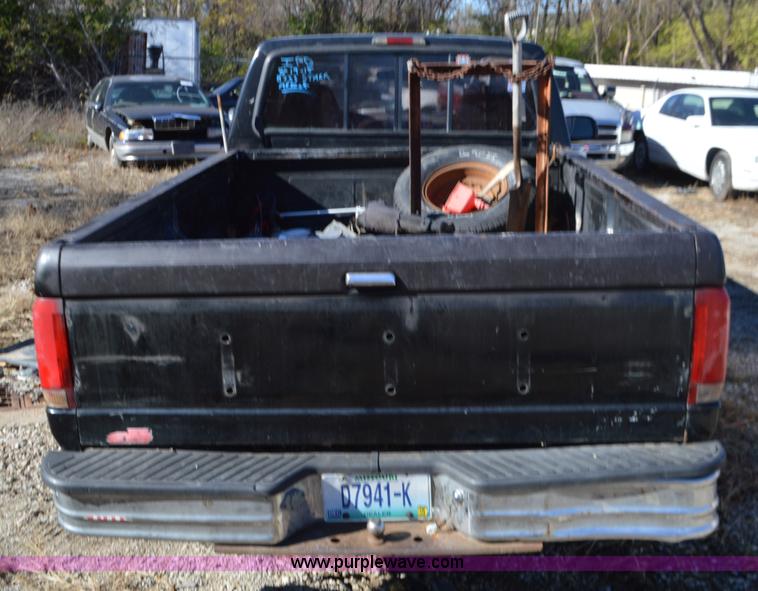 image for item L4510 1994 Ford F150 pickup truck