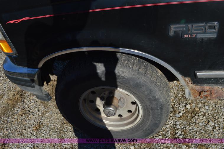 image for item L4510 1994 Ford F150 pickup truck