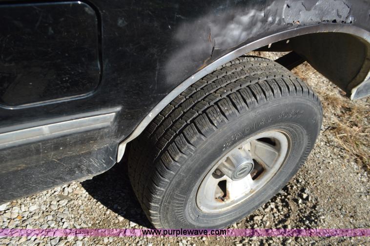 image for item L4510 1994 Ford F150 pickup truck