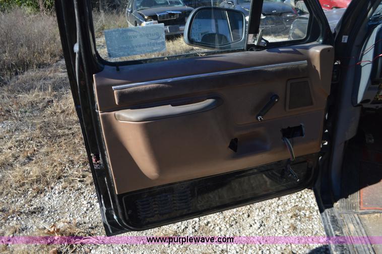 image for item L4510 1994 Ford F150 pickup truck