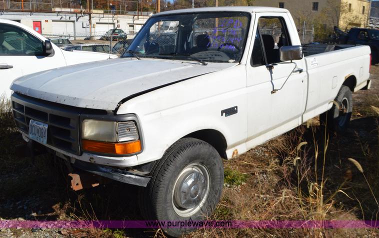 image for item L4514 1993 Ford F250 pickup truck