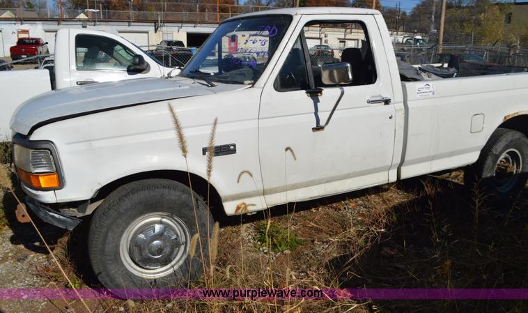 image for item L4514 1993 Ford F250 pickup truck