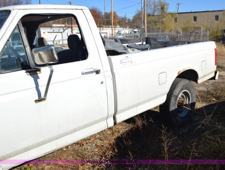 image for item L4514 1993 Ford F250 pickup truck
