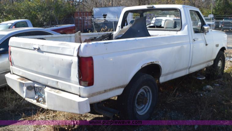 image for item L4514 1993 Ford F250 pickup truck