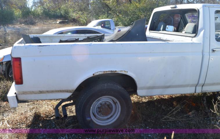 image for item L4514 1993 Ford F250 pickup truck