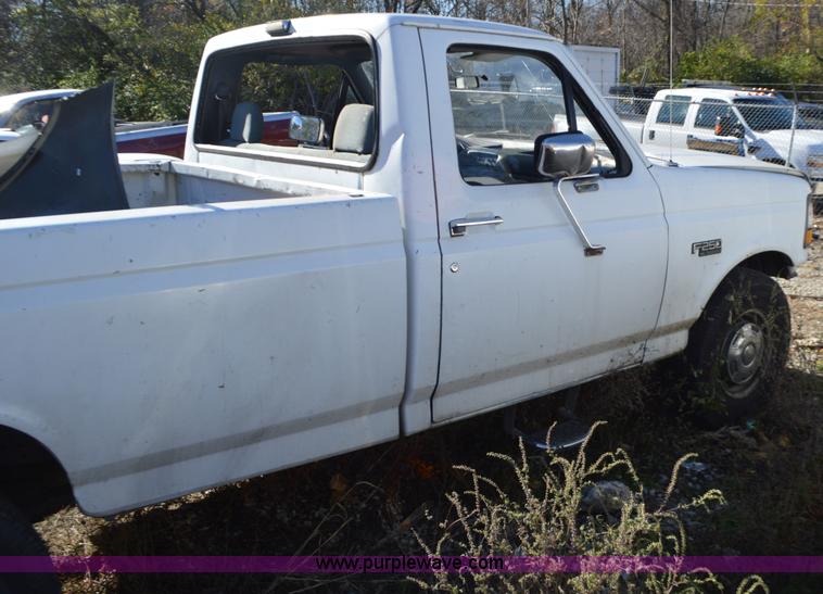 image for item L4514 1993 Ford F250 pickup truck
