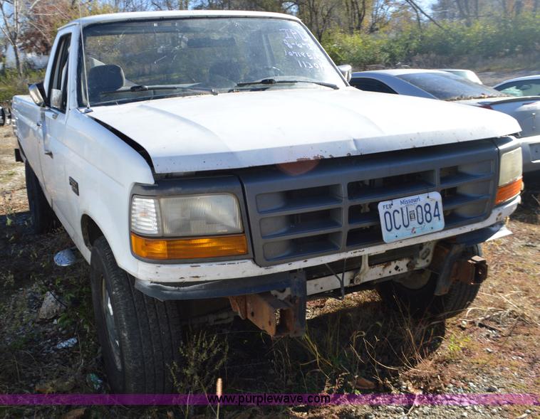 image for item L4514 1993 Ford F250 pickup truck