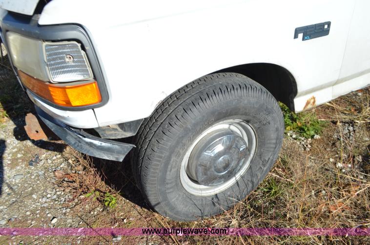 image for item L4514 1993 Ford F250 pickup truck