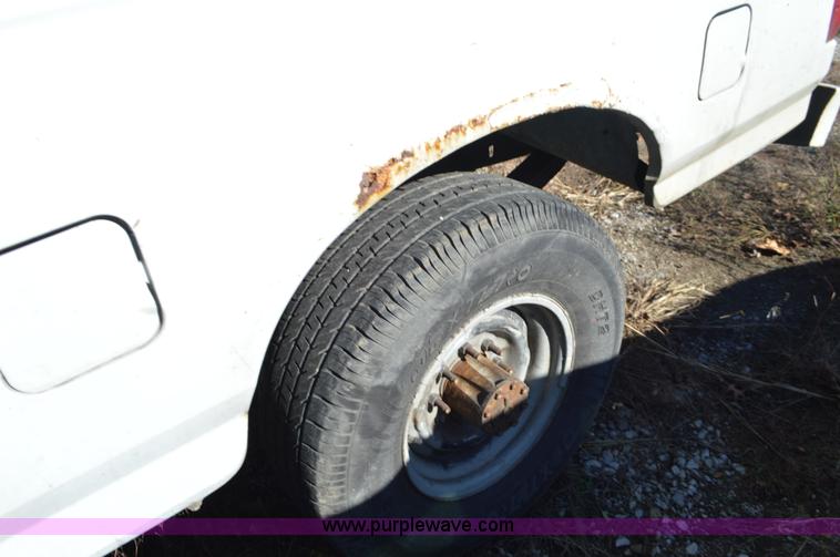 image for item L4514 1993 Ford F250 pickup truck