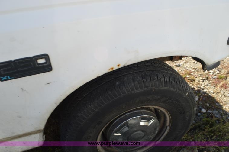 image for item L4514 1993 Ford F250 pickup truck